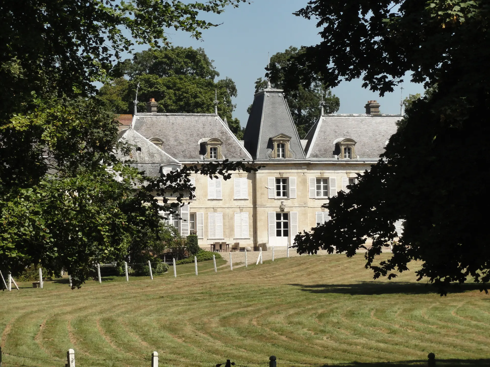 La_Chaussée-Tirancourt_(80),_château_de_Tirancourt,_côté_sud_1