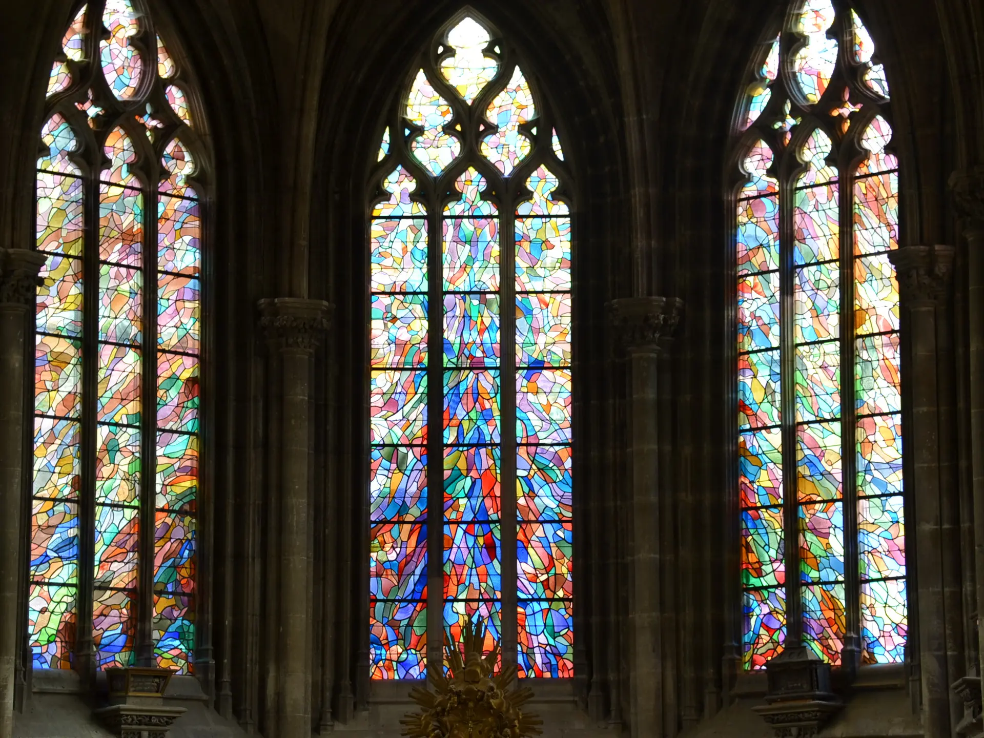 EGLISE DU SAINT-SÉPULCRE ET VITRAUX MANESSIER 1