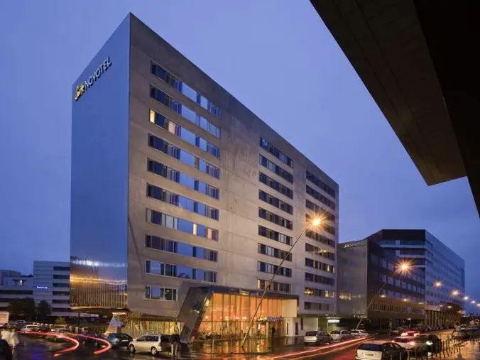 NOVOTEL SUITES GARES LILLE EUROPE - Façade de l'hôtel