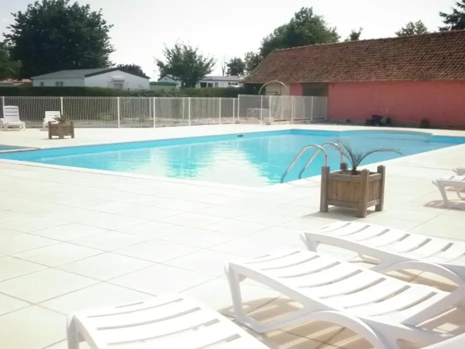 HPAPIC0800010500_La verte prairie_piscine_Forest Montiers_Somme_HDF