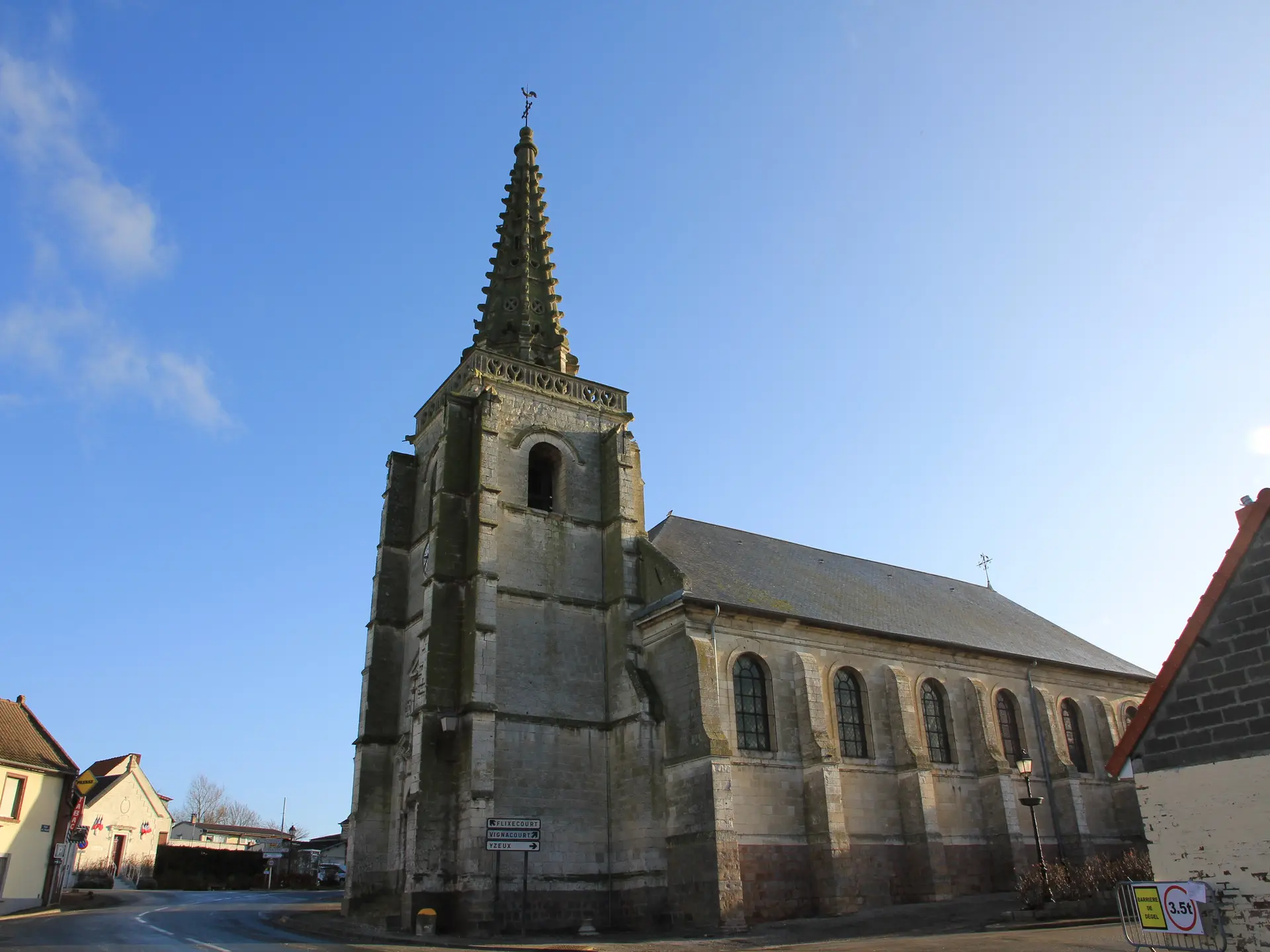 ÉGLISE SAINT PIERRE À BOURDON 1