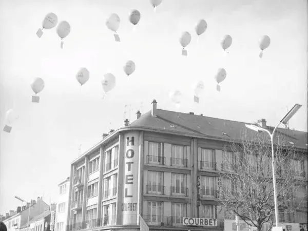 Lâcher de ballons lors d'un mouvement social d'ouvriers