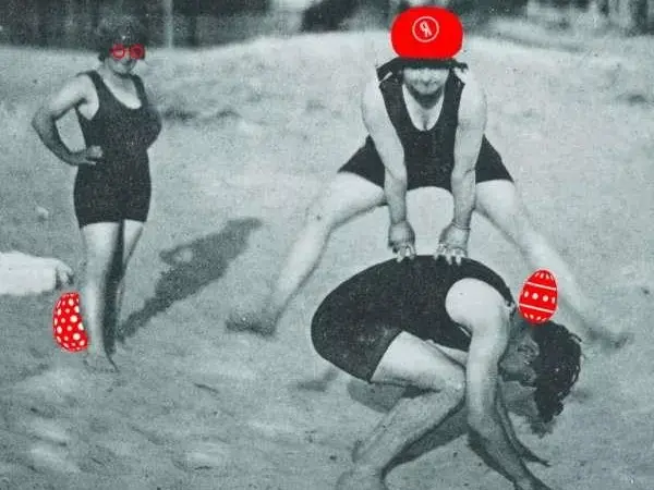 Trois personnes jouent à saute-mouton sur une plage