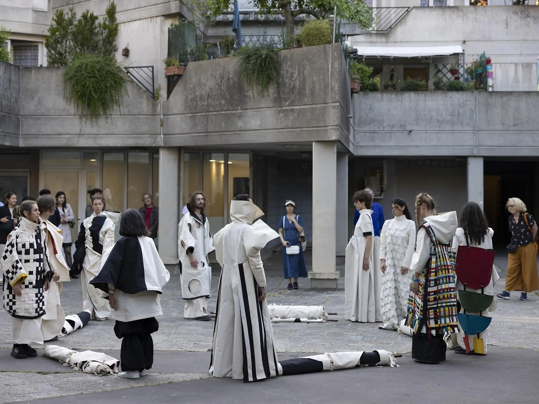 Performance de Nefeli Papadimouli à Ivry-sur-Seine, 2023.