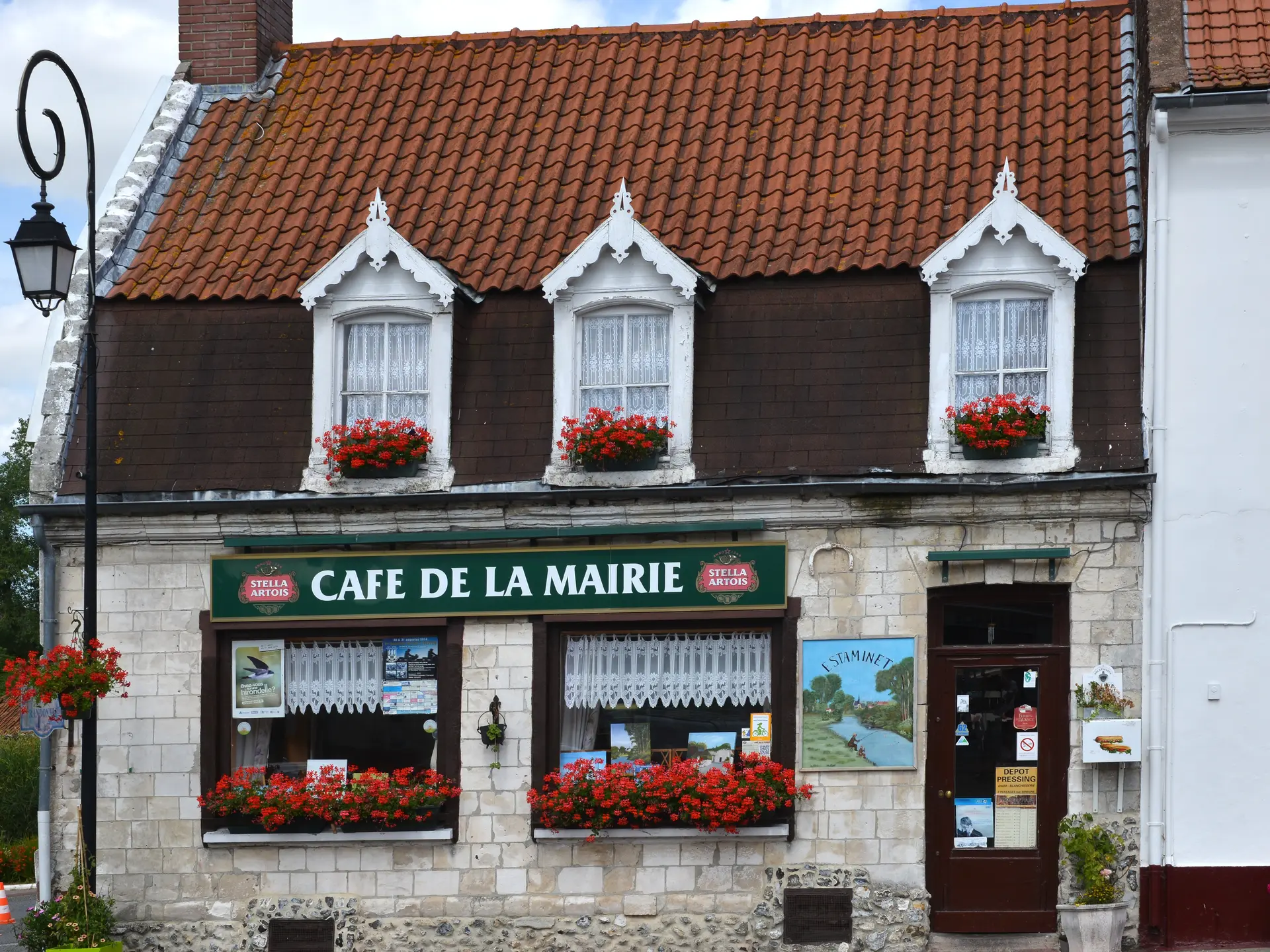 Maison Place de la Mairie TOURNEHEM-SUR-LA-HEM © Carl Peterolff (1)