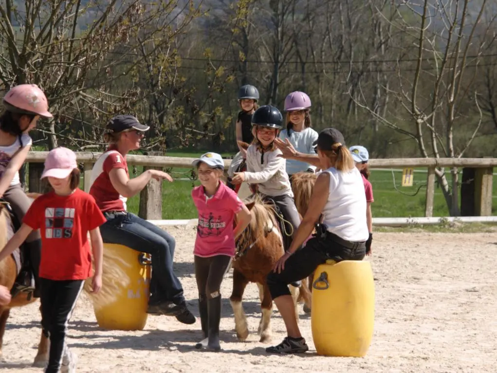 Cours équitation enfant Albanais
