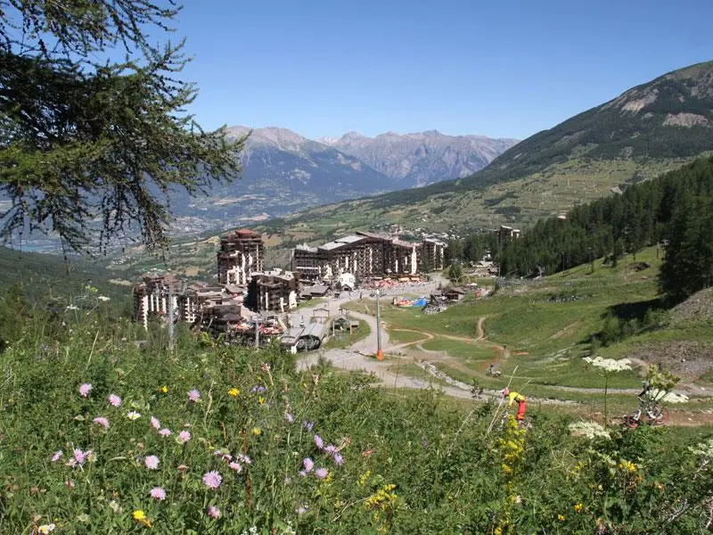 Les Orres station 1650