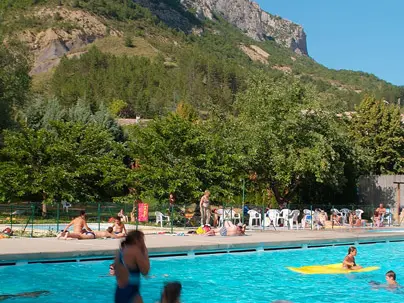 Piscine en plein air à Orpierre