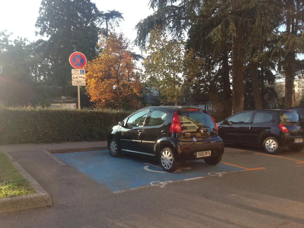 Photo parking avenue du Turgot