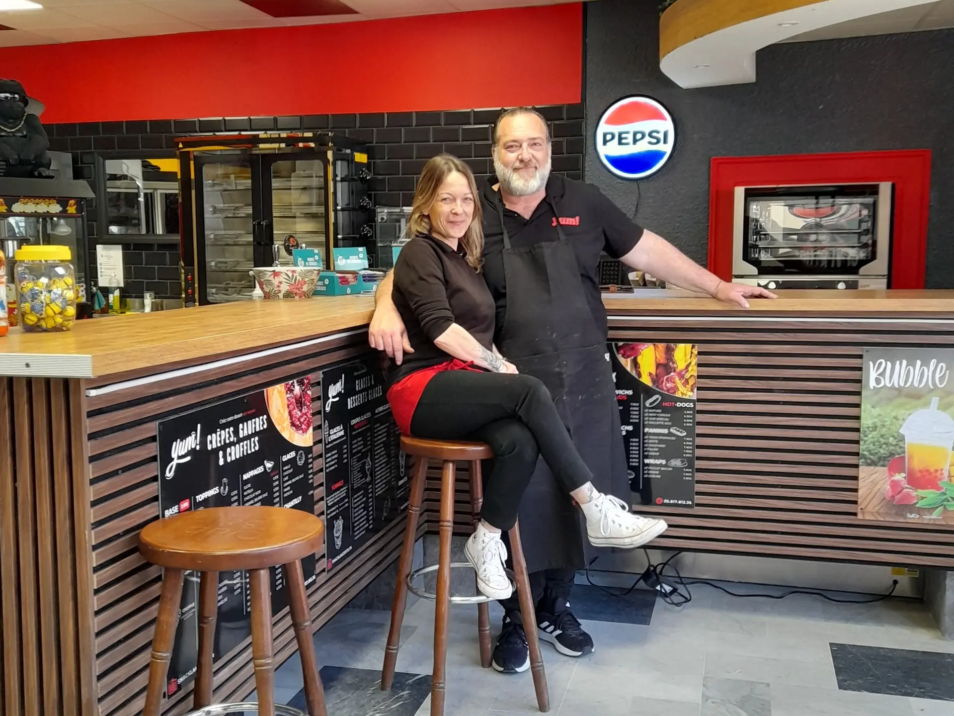 Stephanie et François au comptoir du Yum