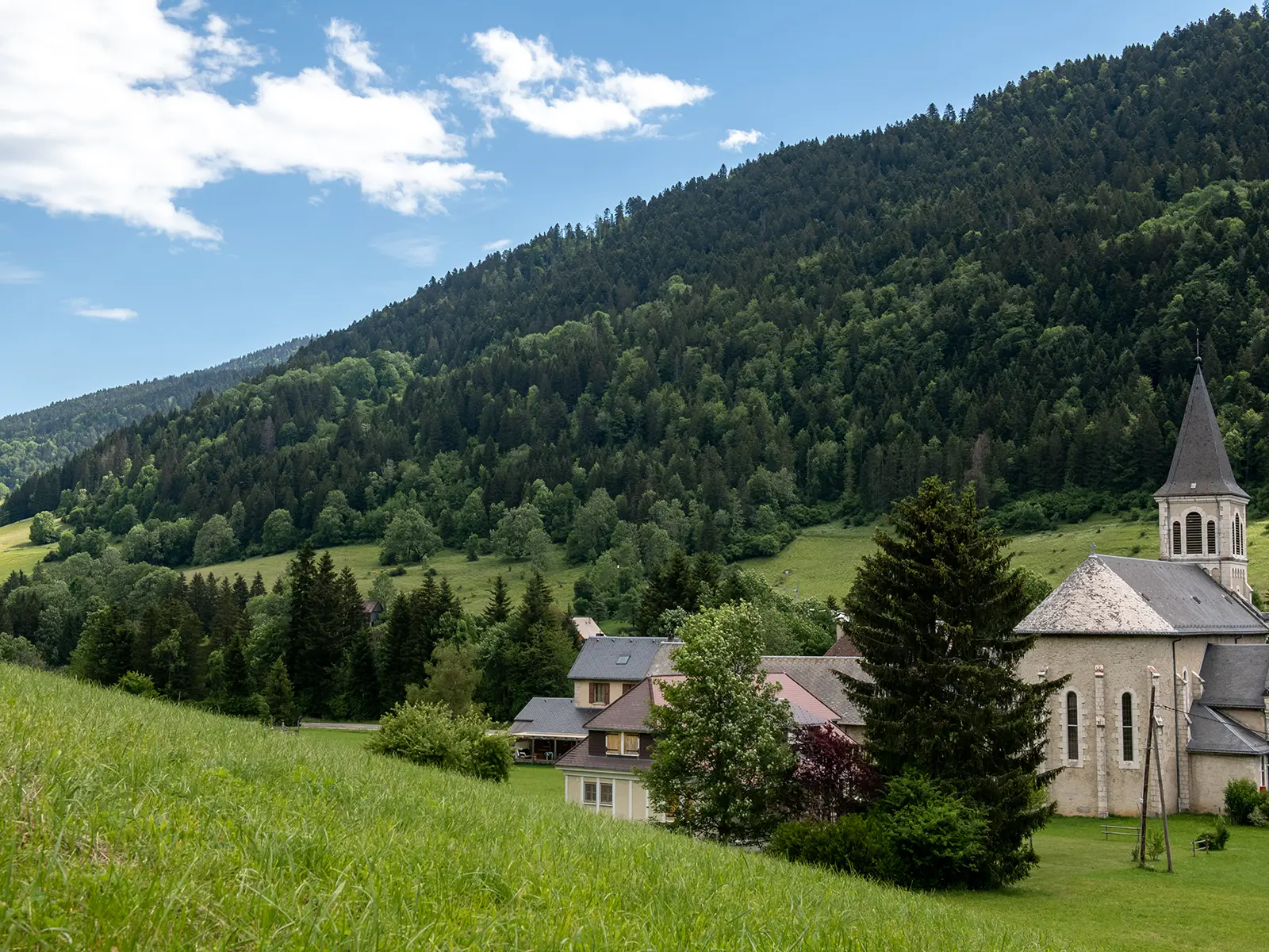 Hameau de St Hugues et son église