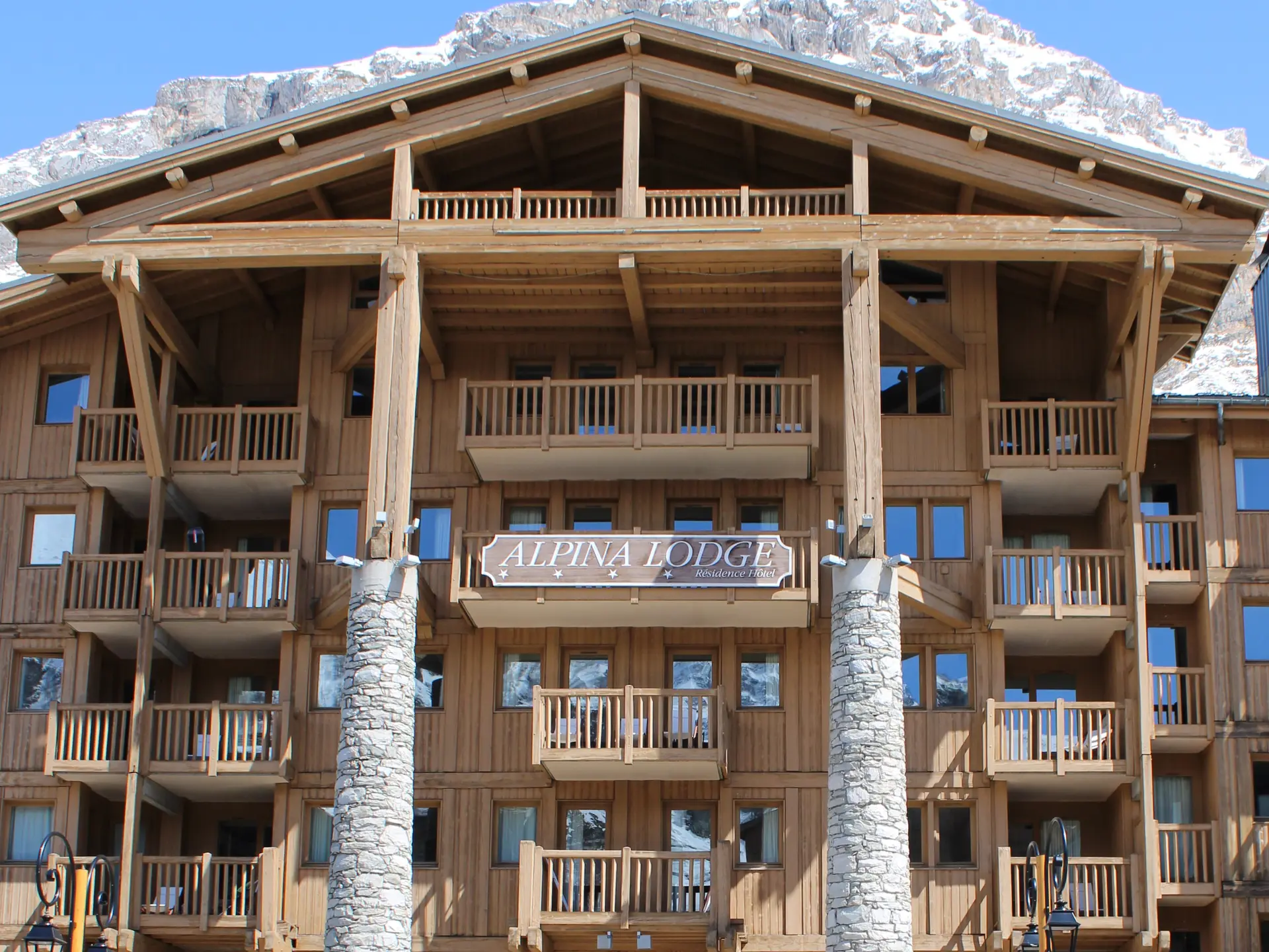 Façade extérieure_Alpina Lodge