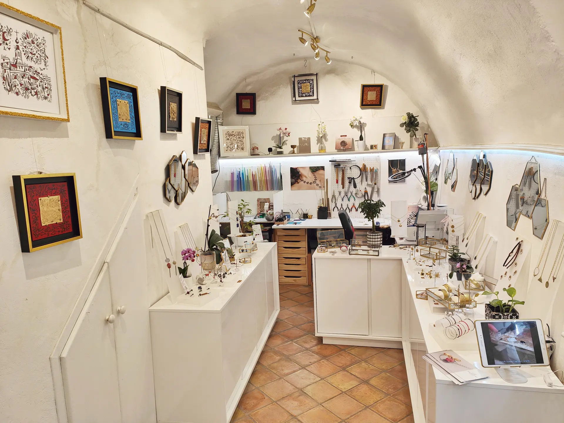 Intérieur de l'atelier Sabine Alienor à Mougins