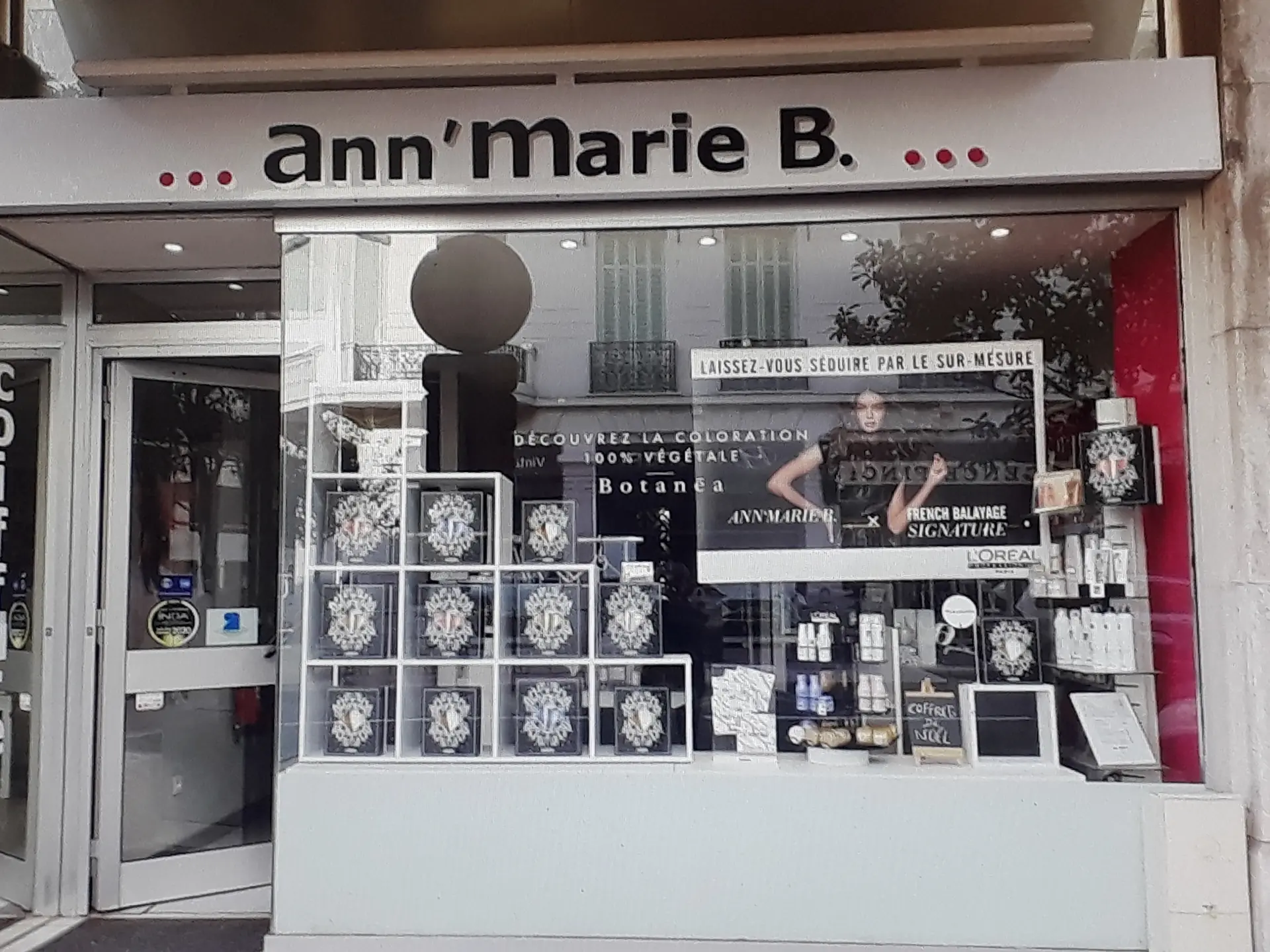 Devanture du salon de coiffure Ann.marie.B