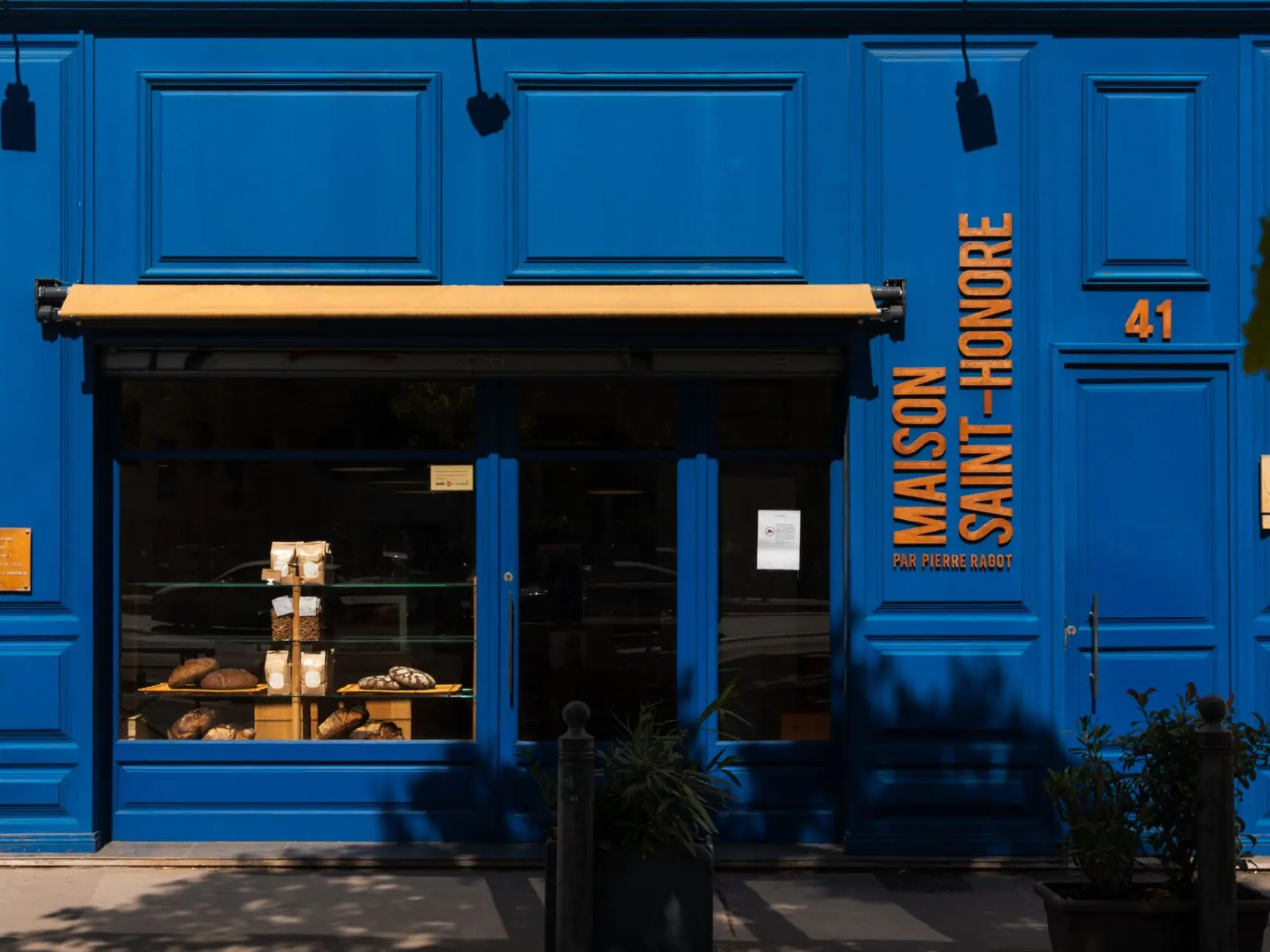 devanture de la boutique toute bleu