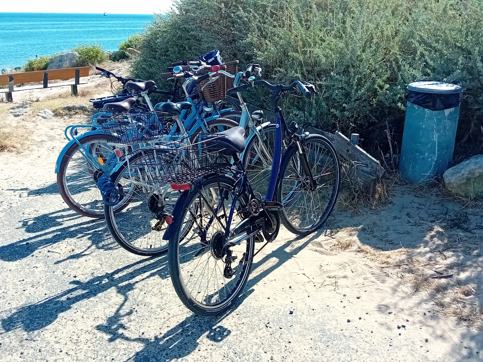 Bicycle parking - Route de la Pointe de Grignon