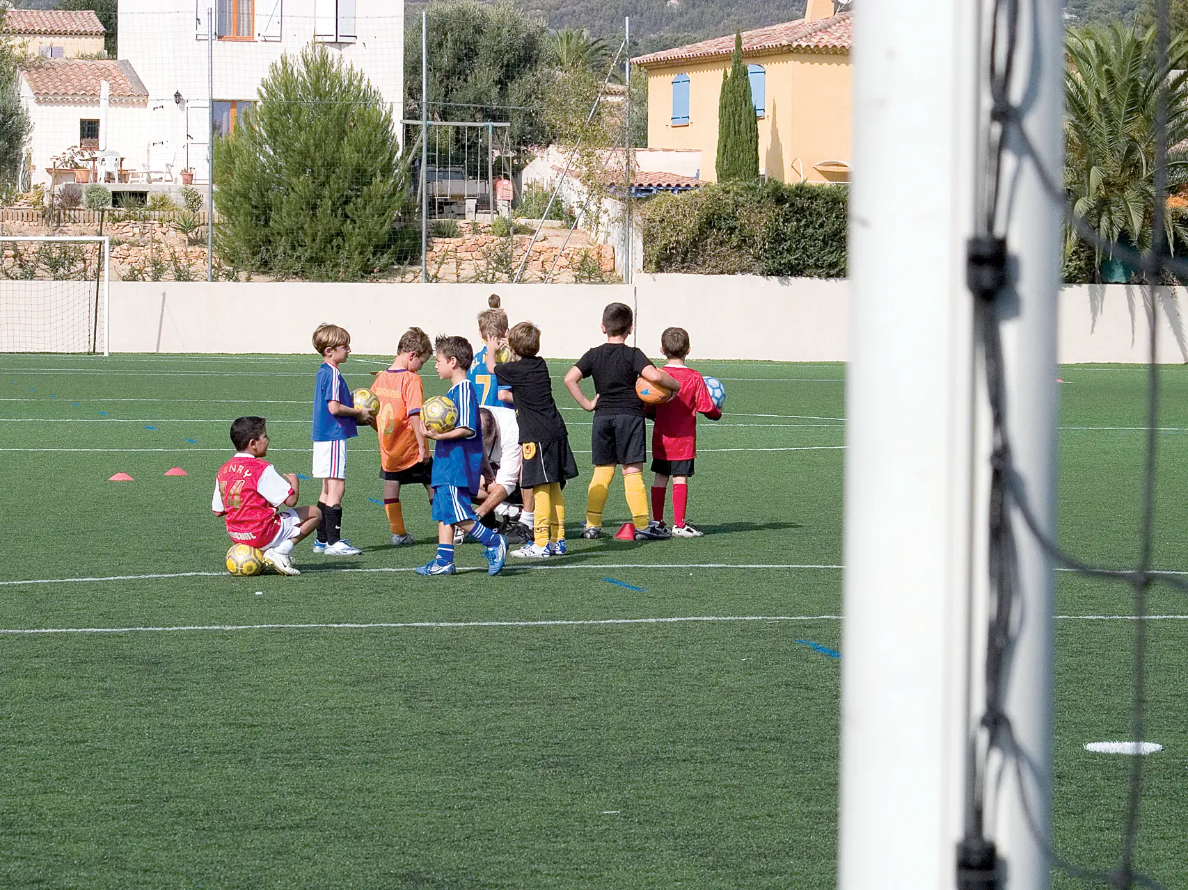 Terrain synthétique de la Guicharde