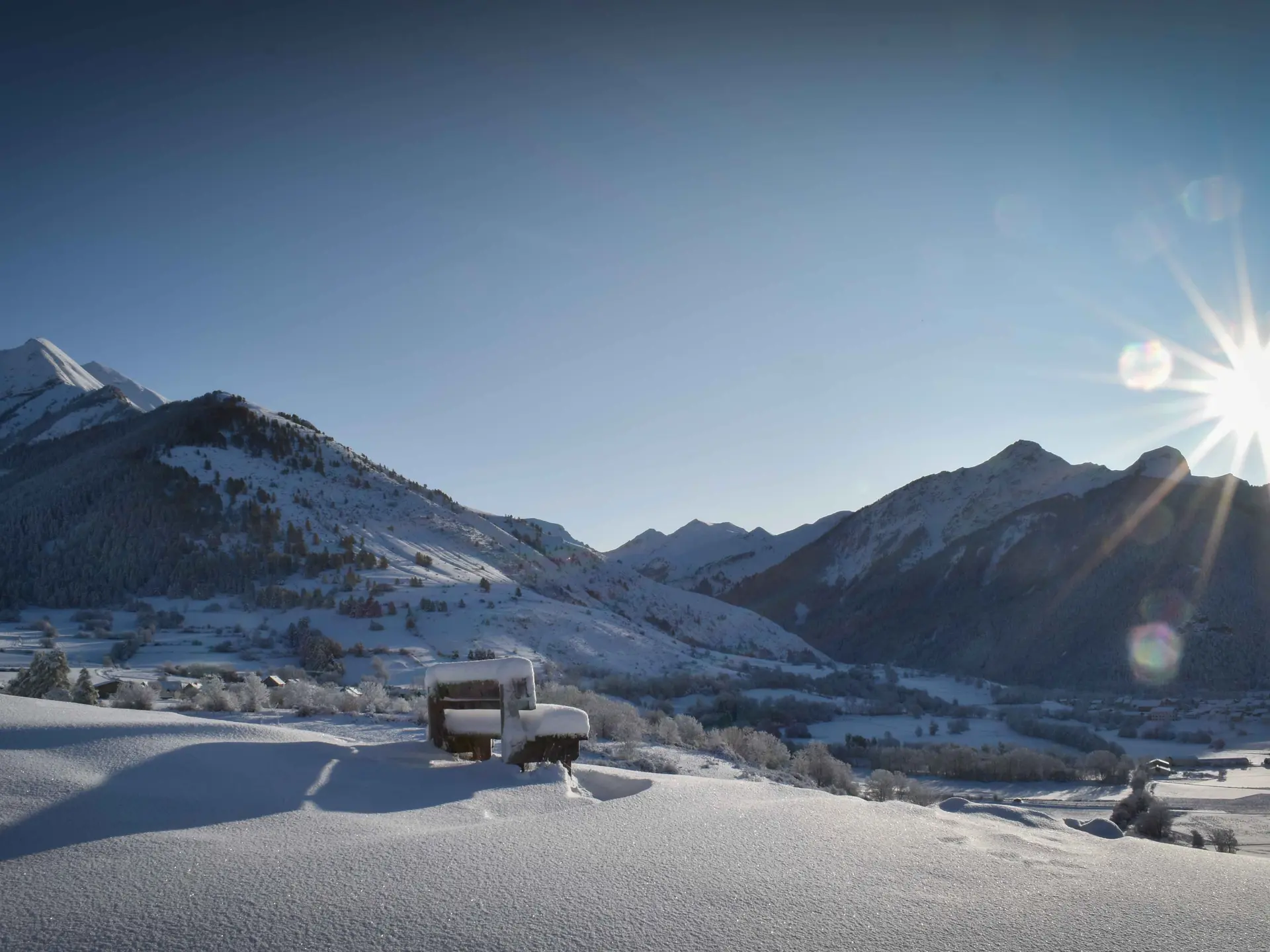Vue sur la plaine d'Ancelle depuis  la moraine