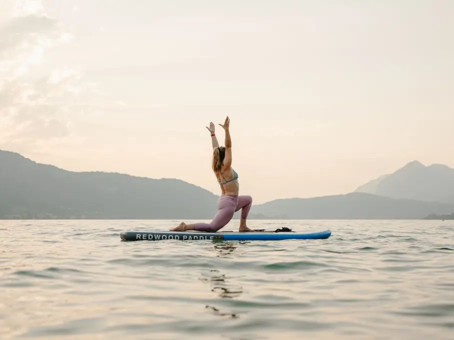 Paddle Yoga au coucher du soleil_Doussard
