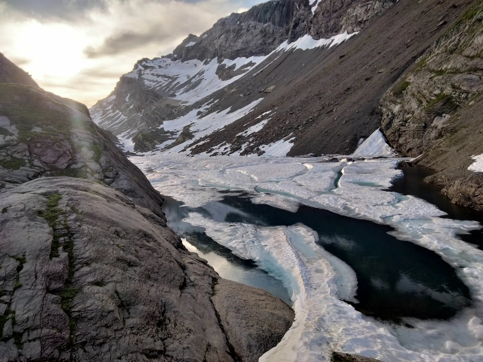 Le lac à la fin de l'hiver
