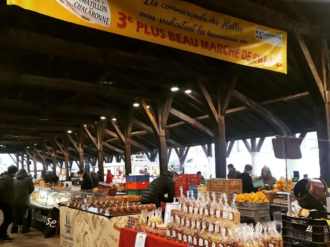 Sous les halles du marché de Châtillon-sur-Chalaronne
