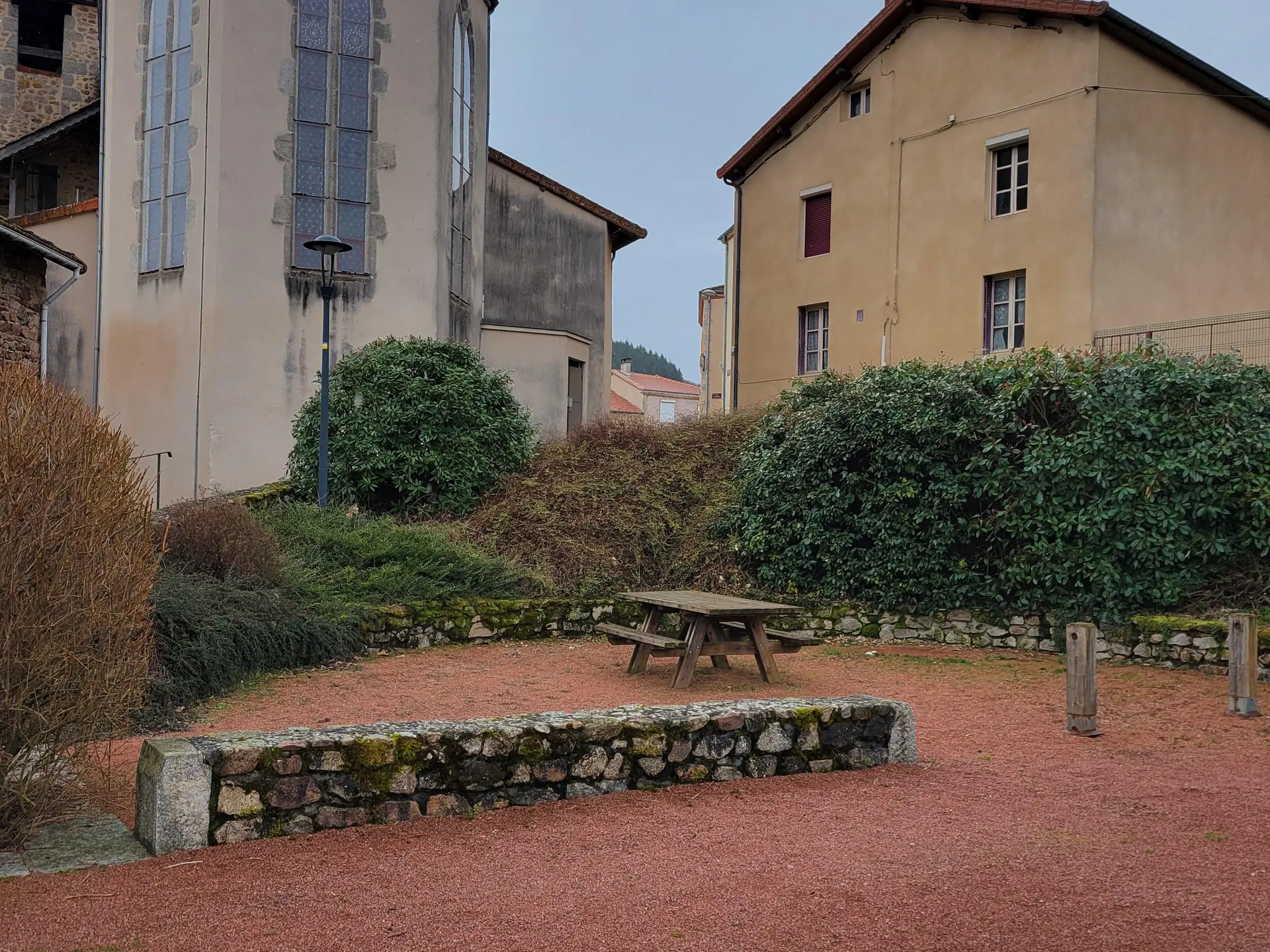 Aire de pique-nique du bourg_Saint-Bonnet-des-Quarts