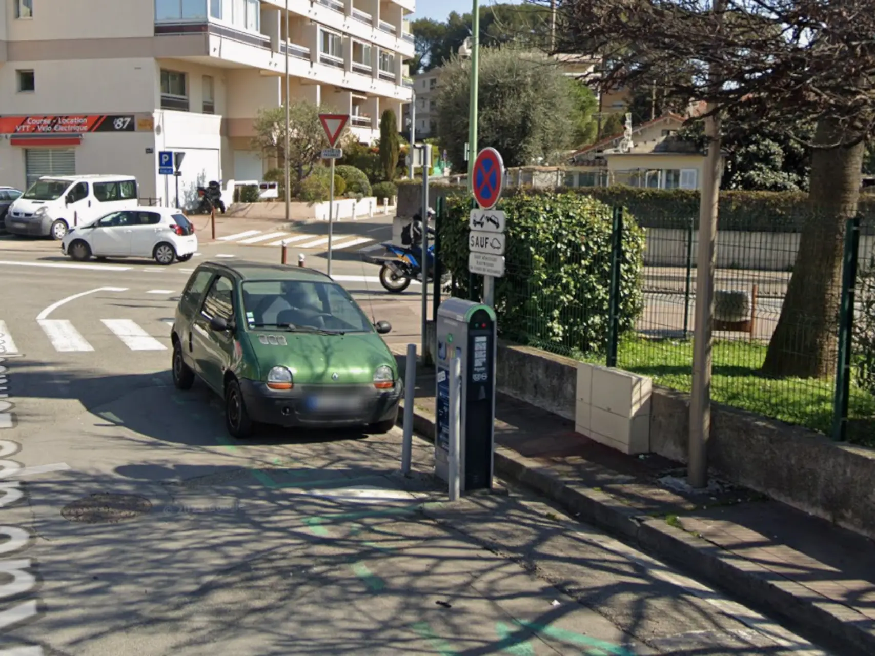 Borne de recharge véhicules électriques Parking Les Lentisques_Le Cannet