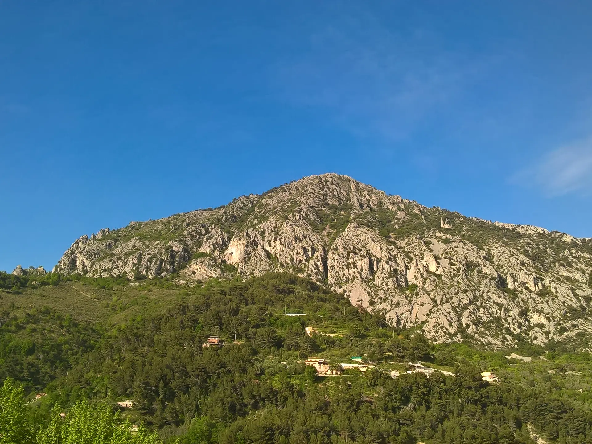 Vue du roc de l'Orméa depuis Castellar