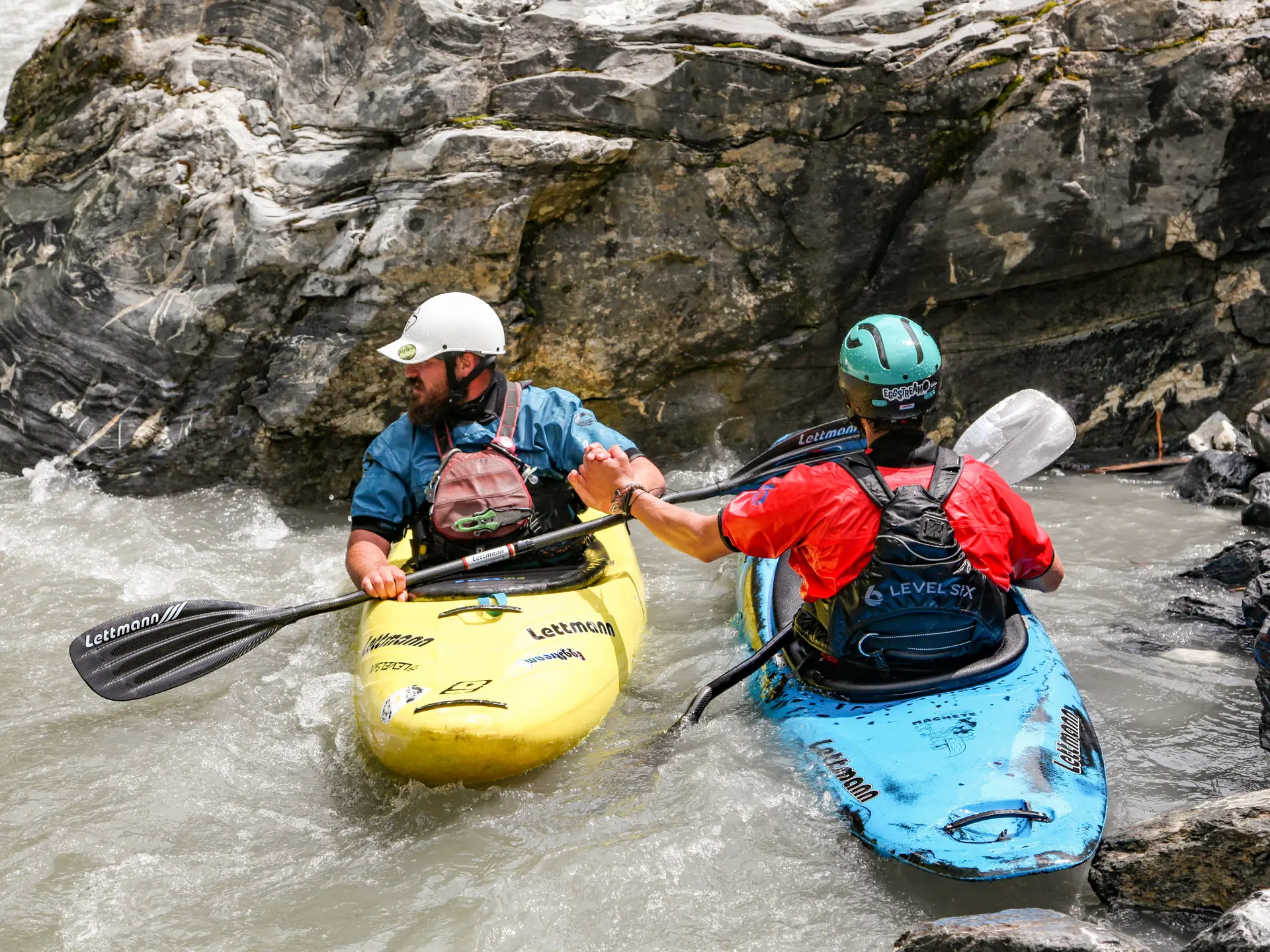Kayakistes sur le Giffre