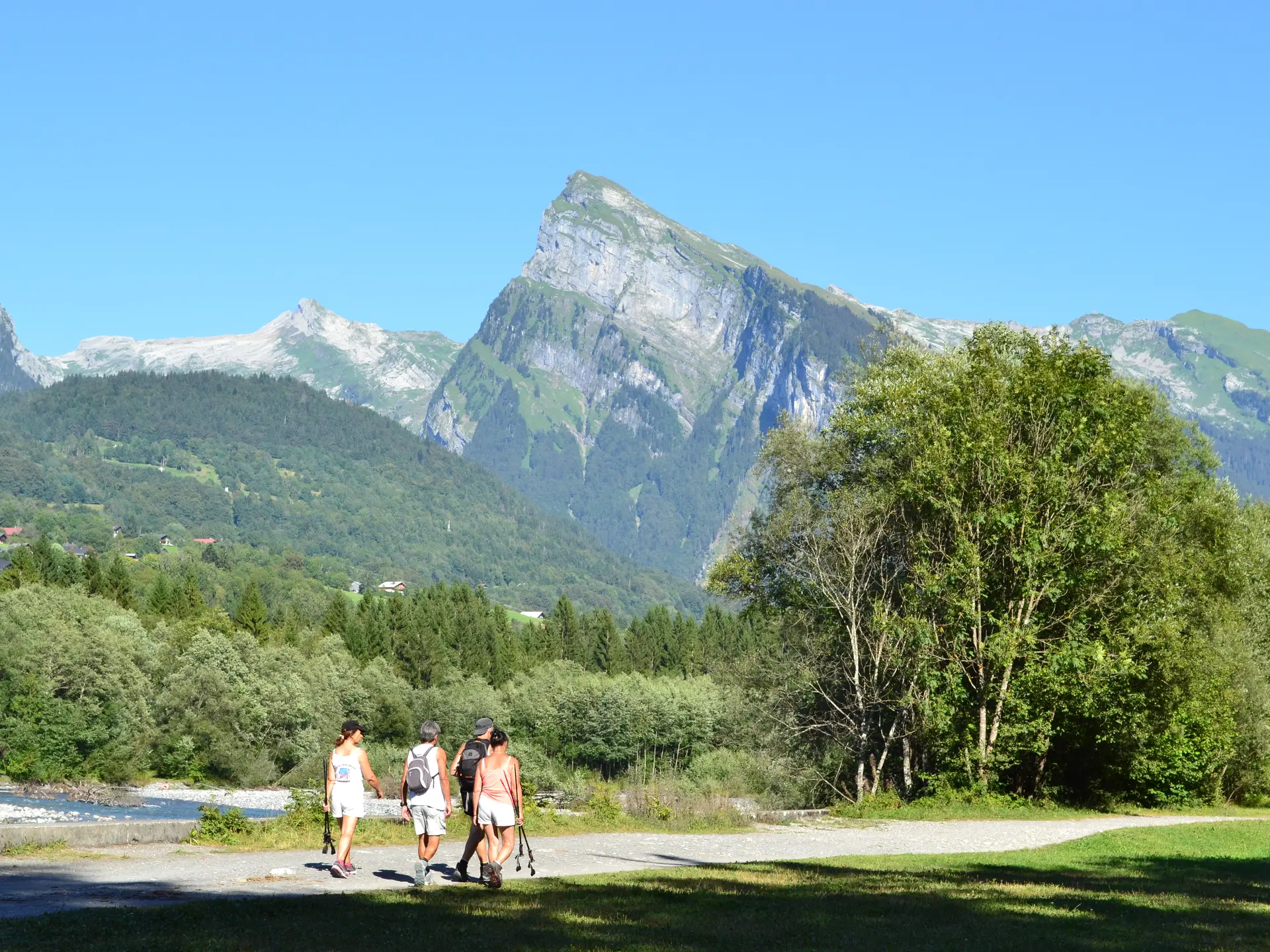 Sentier les bords sur Giffres