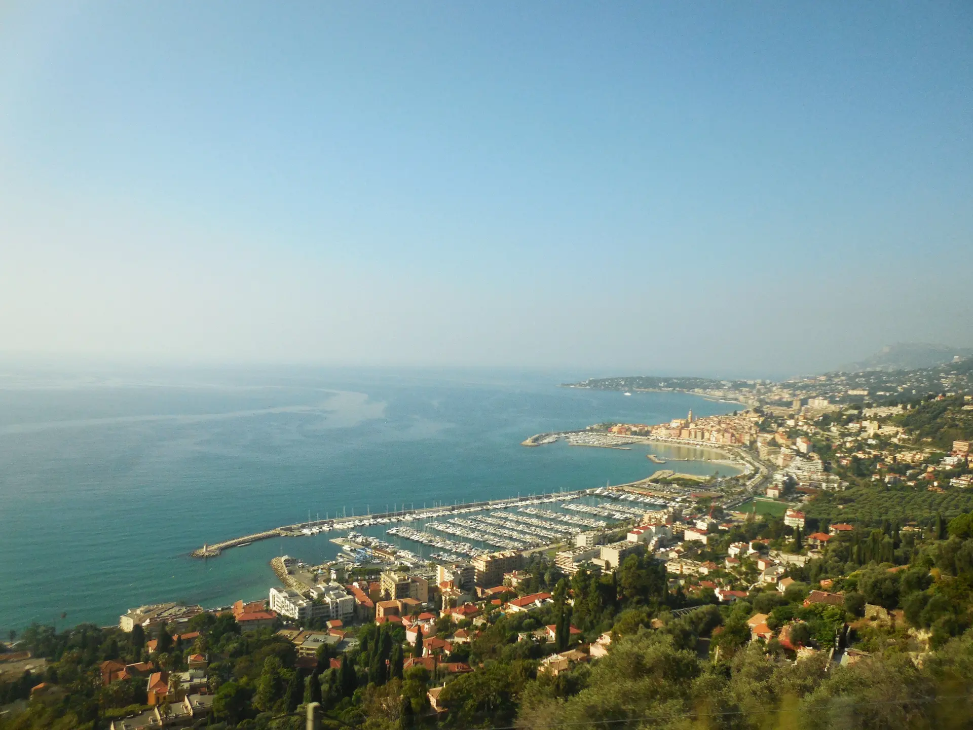 Vue du port de Garavan