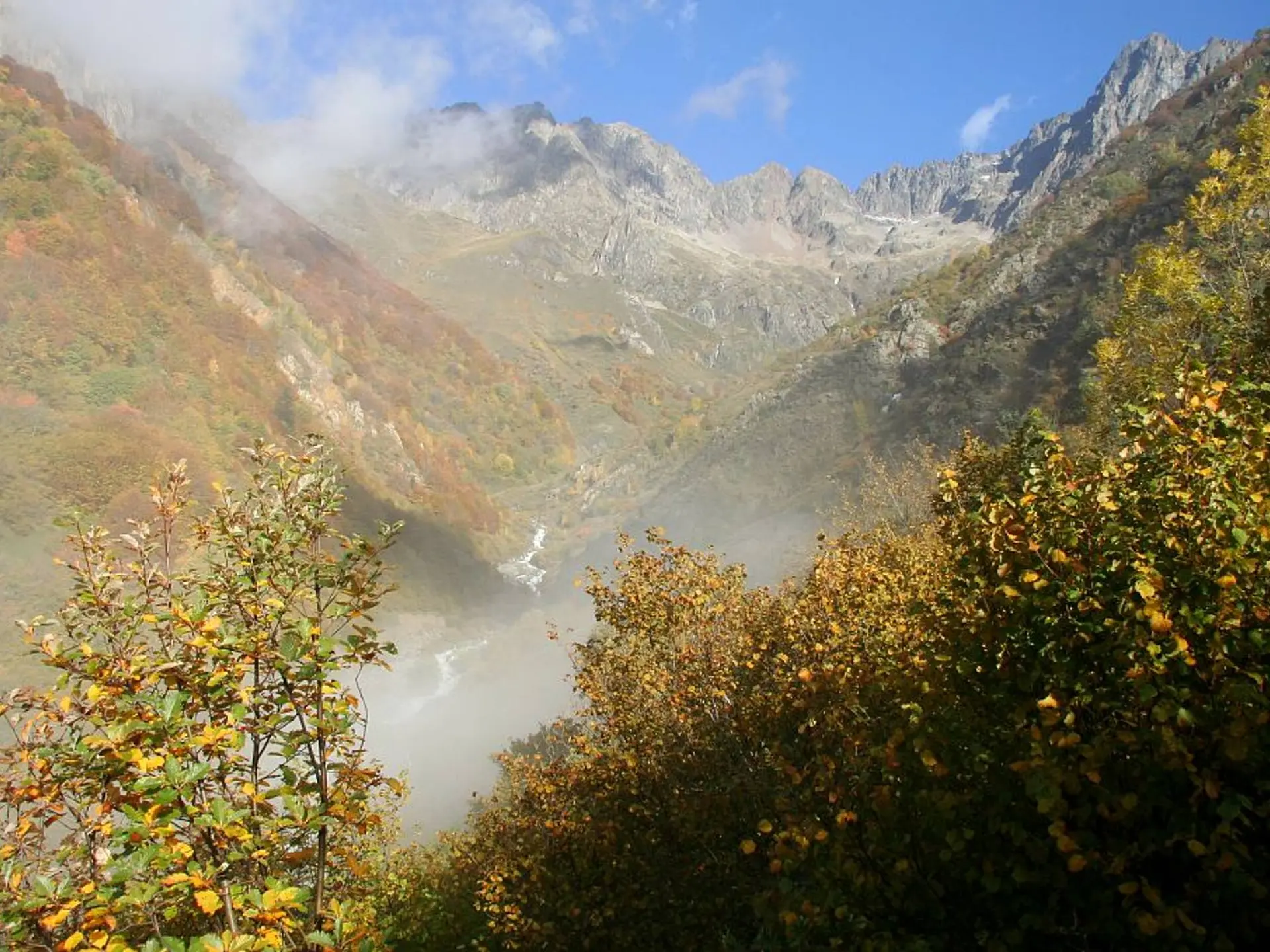 Vue sur le torrent du Villar et les Souffles