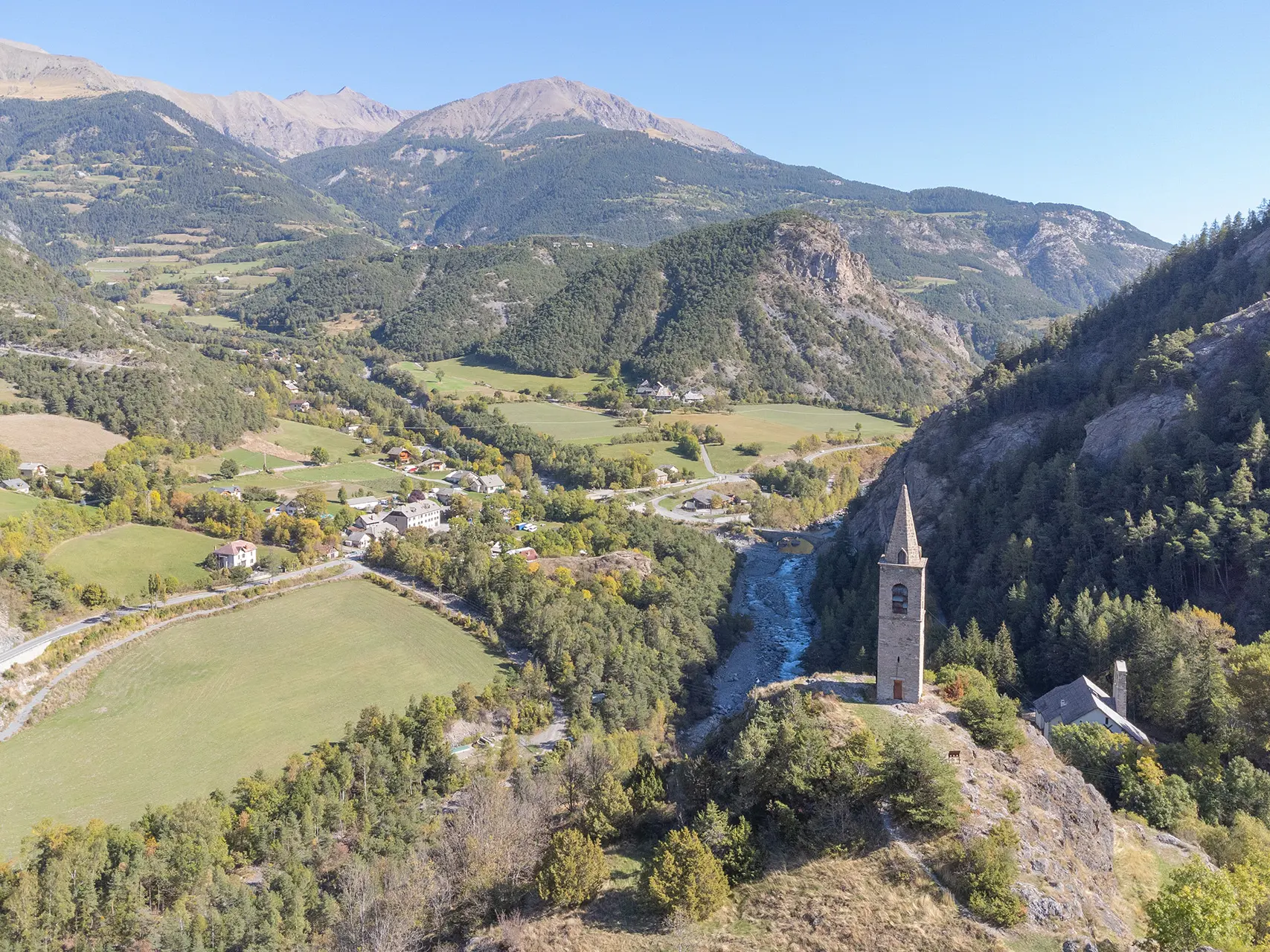Méolans-Revel et le clocher Saint-Julien