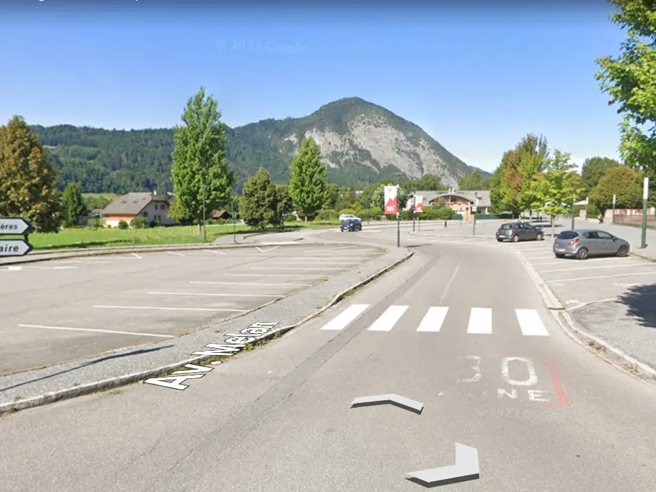 Parking Mélan et Groupe scolaire