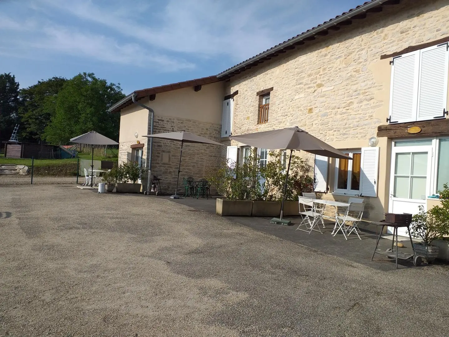 l espace privatif du bugey à l entrée des gîtes.