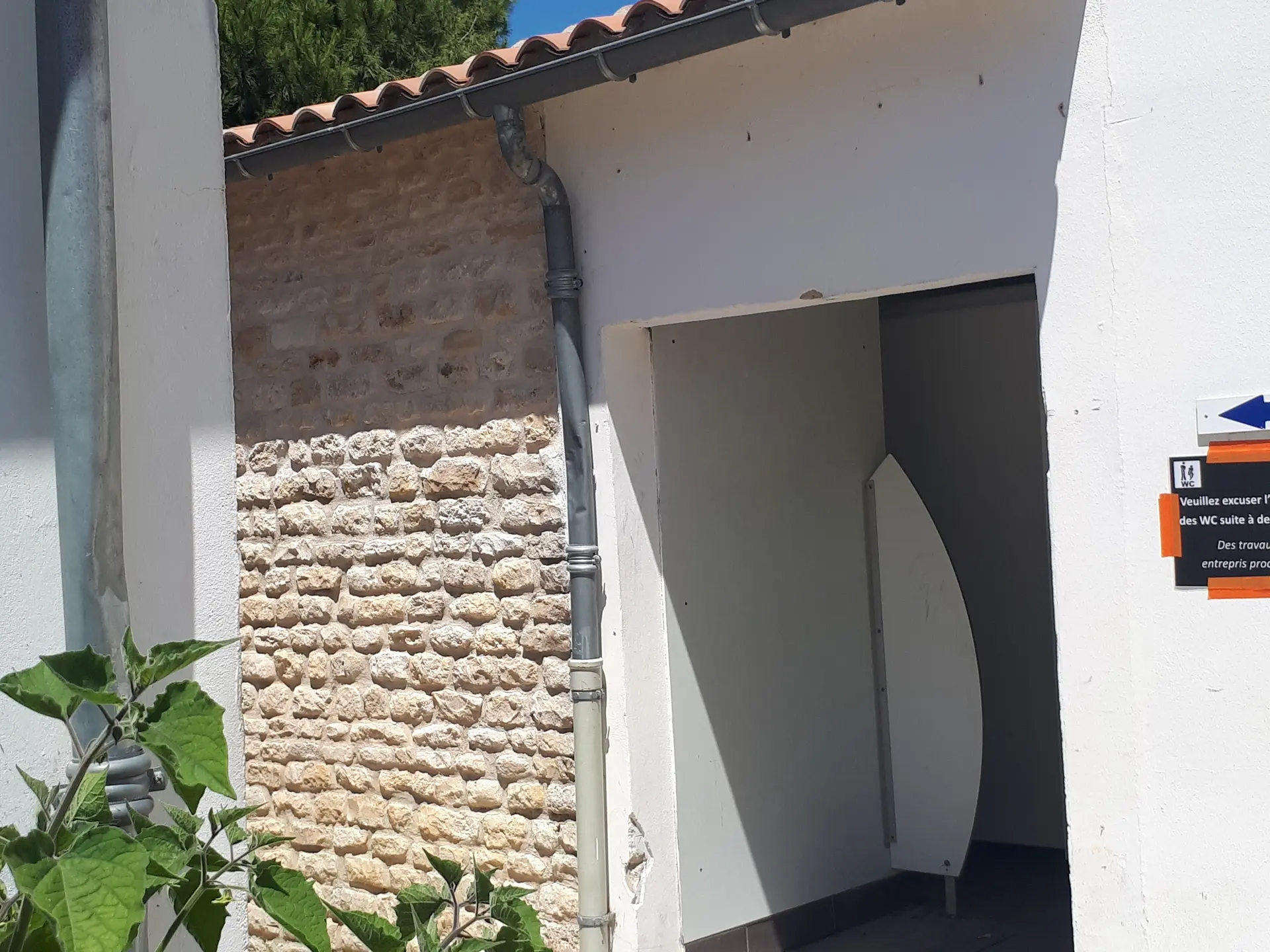 Toilettes de la placette de la bibliothèque