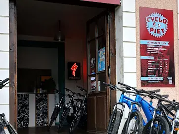 Devanture du loueur de vélos Cyclopiet