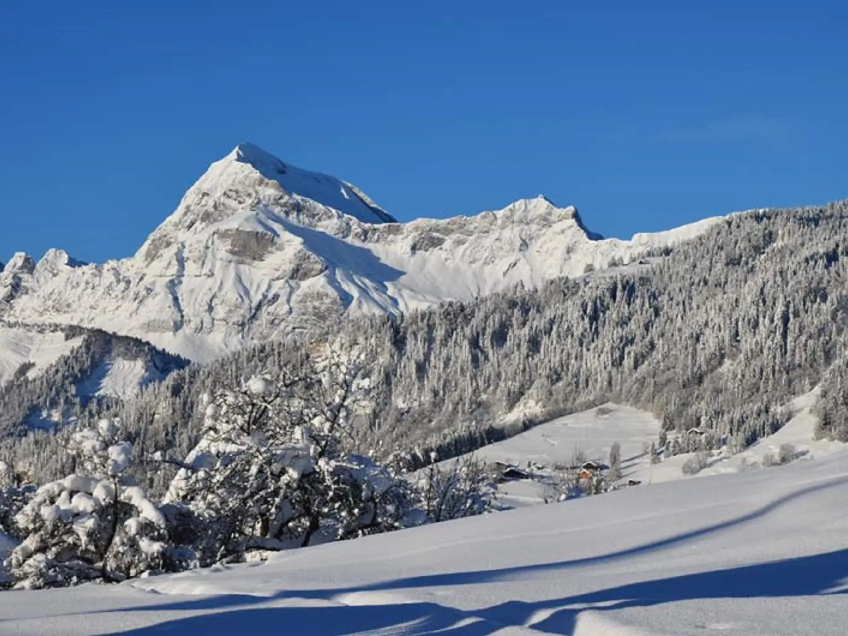 Vue sur le Mont-Charvin de Notre Dame de Bellecombe