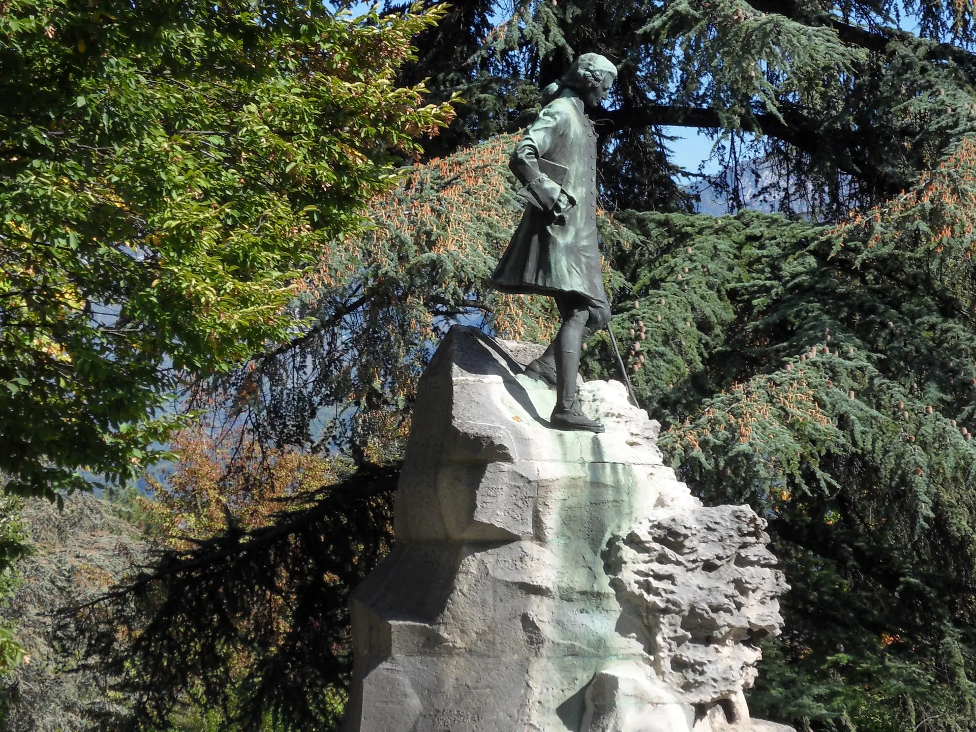 La statue de JJ Rousseau au parc du clos Savoiroux