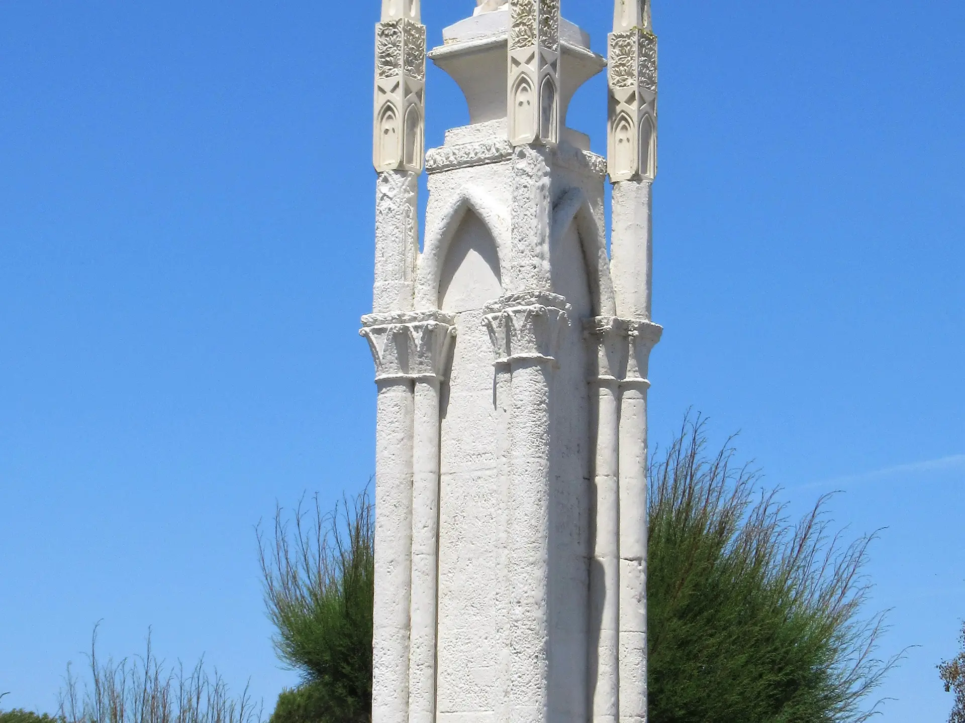 Statue de la Vierge de la Morande