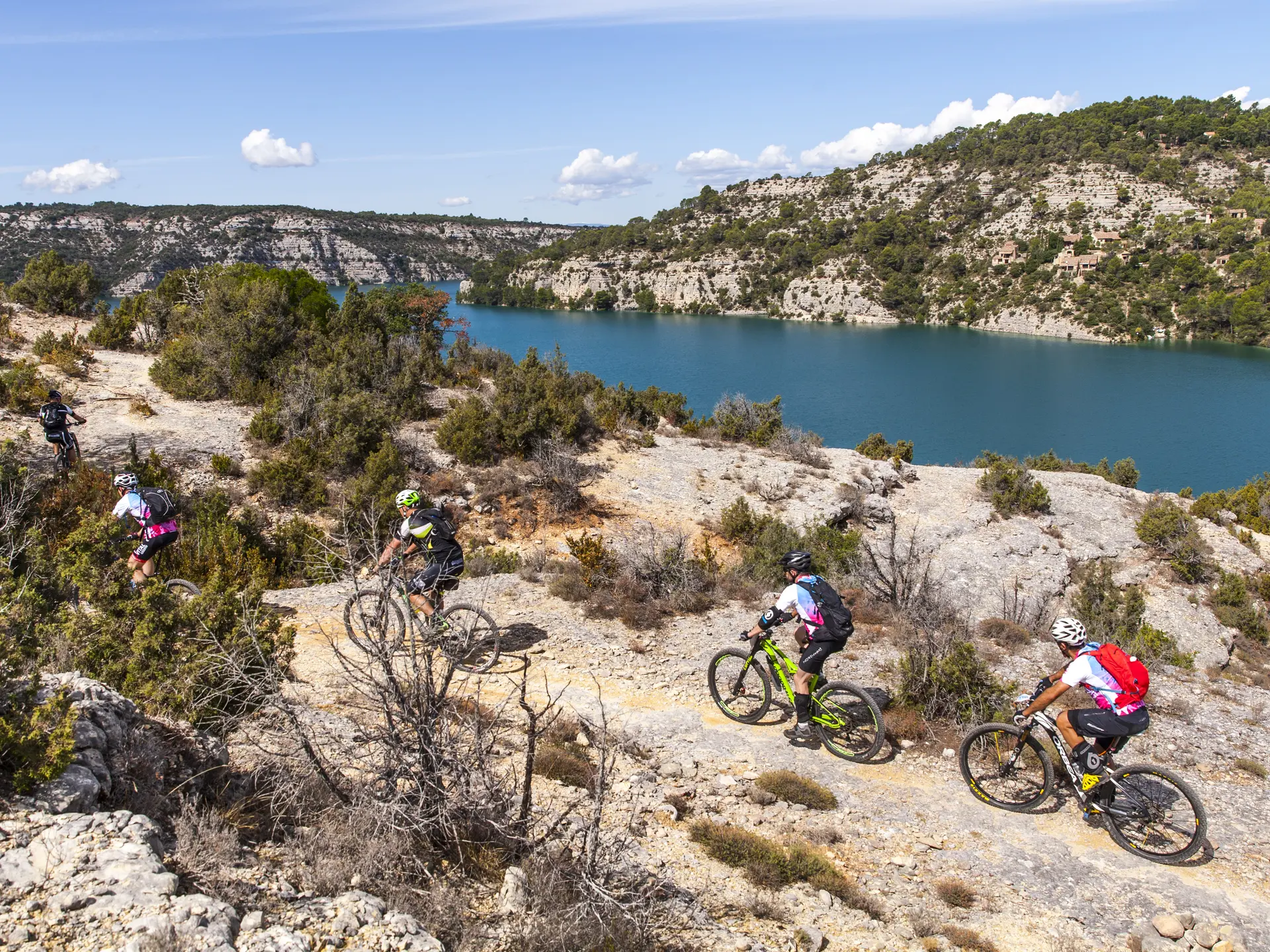 D'Esparron à Gréoux, en balcon au-dessus des Basses-Gorges