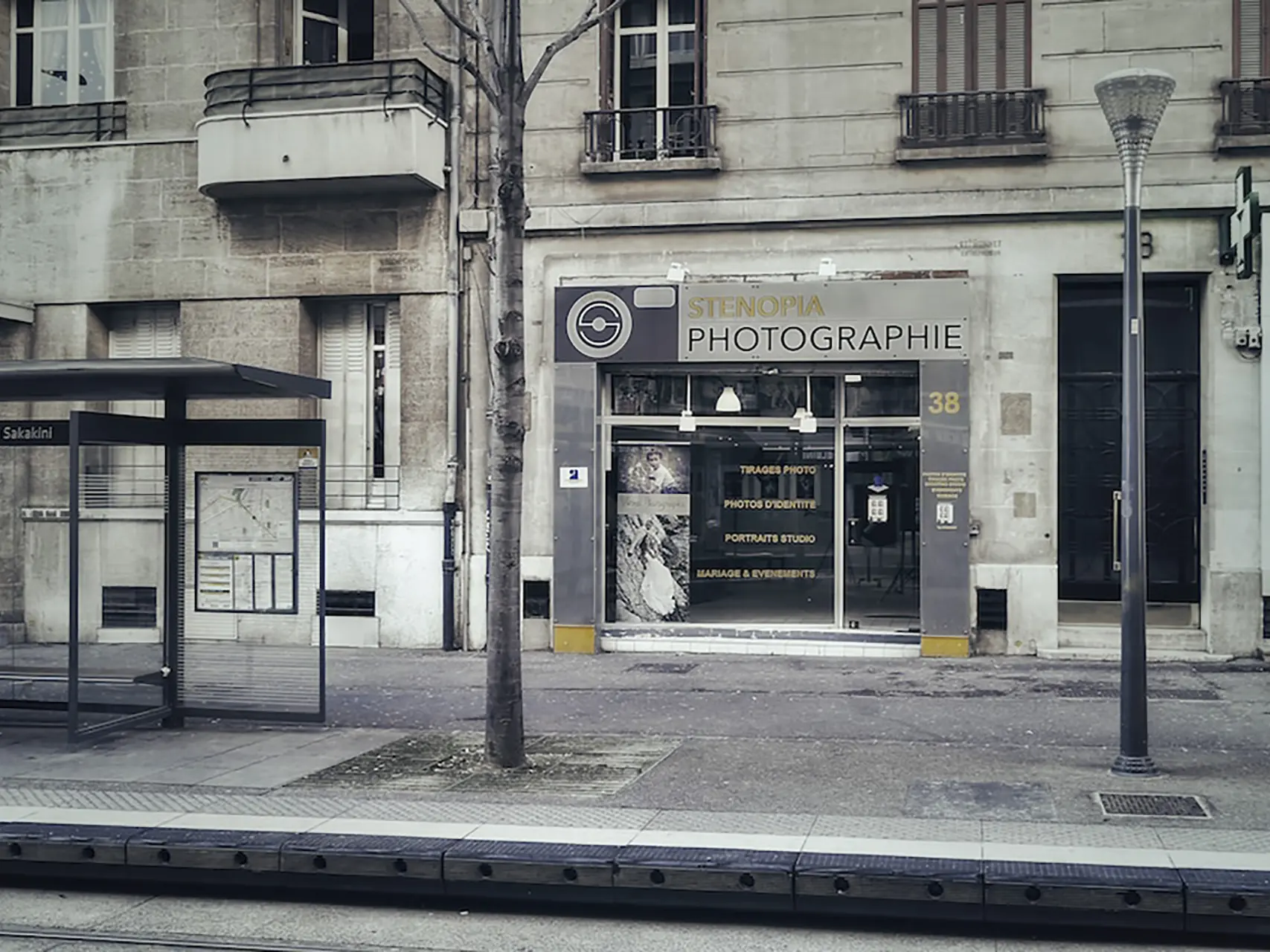 vue de la devanture du commerce