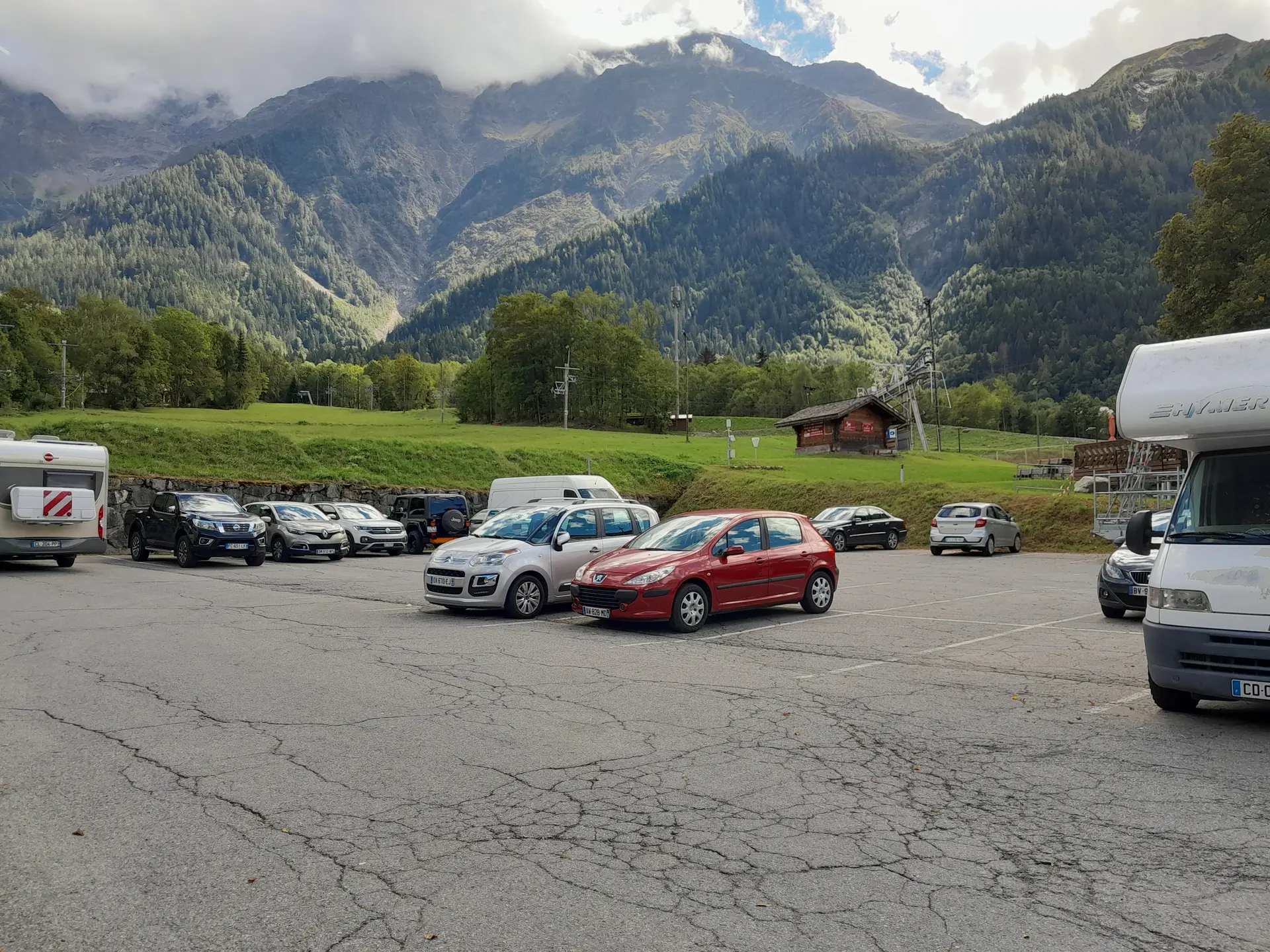 Parking du Tourchet vue montagne