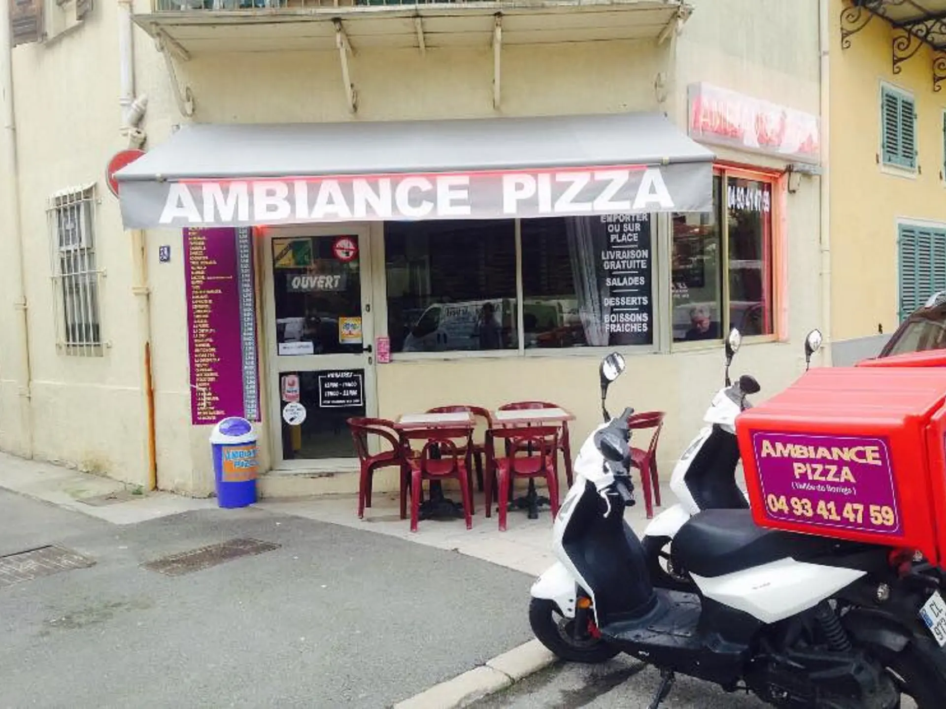 Devanture de la pizzeria