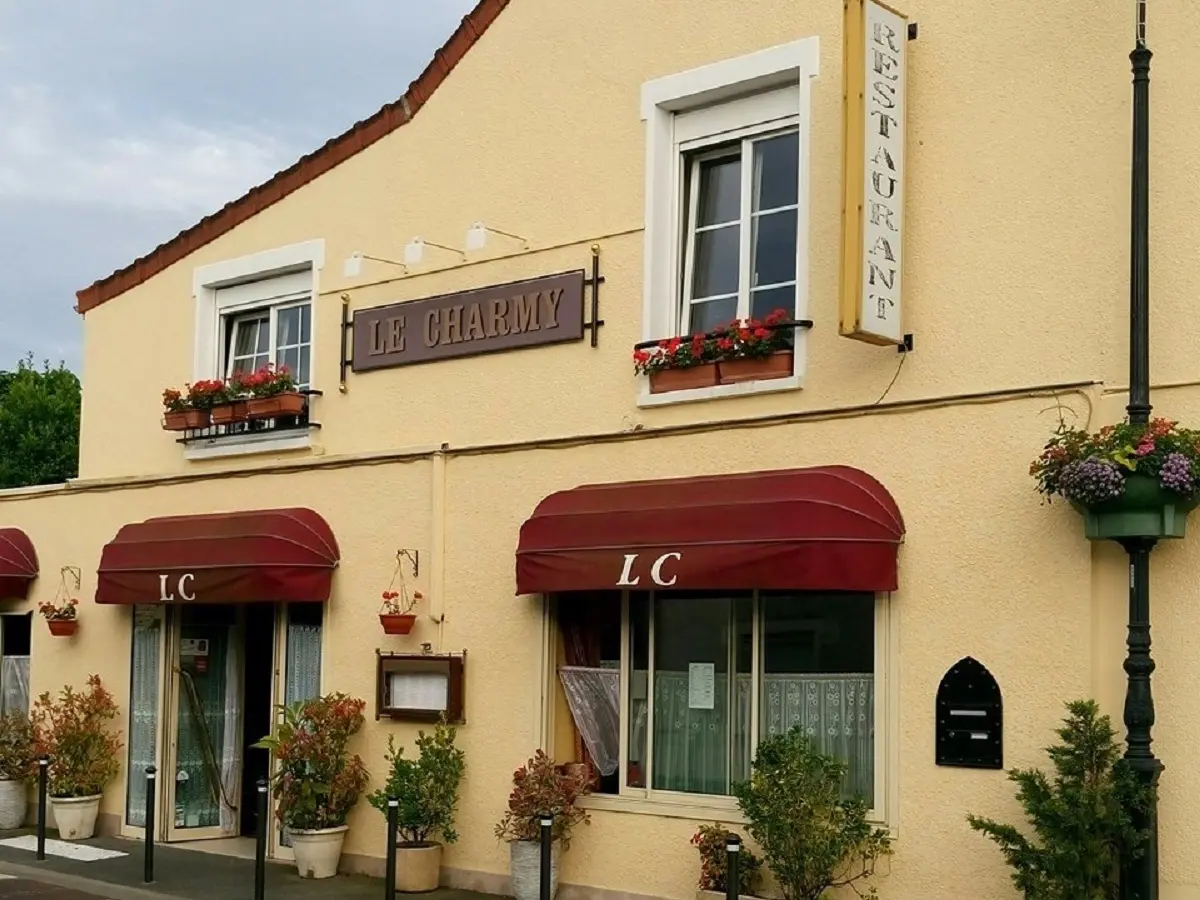 facade restaurant