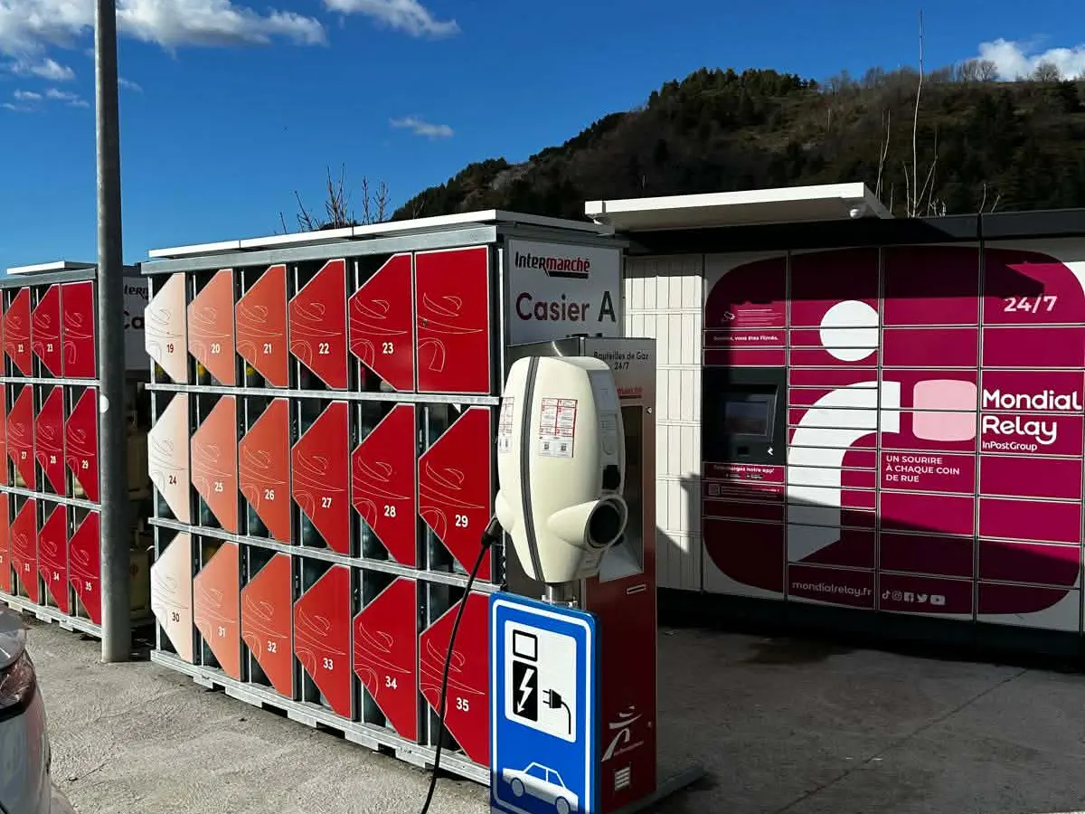 Borne de recharge électrique à Seyne Intermarché_Seyne