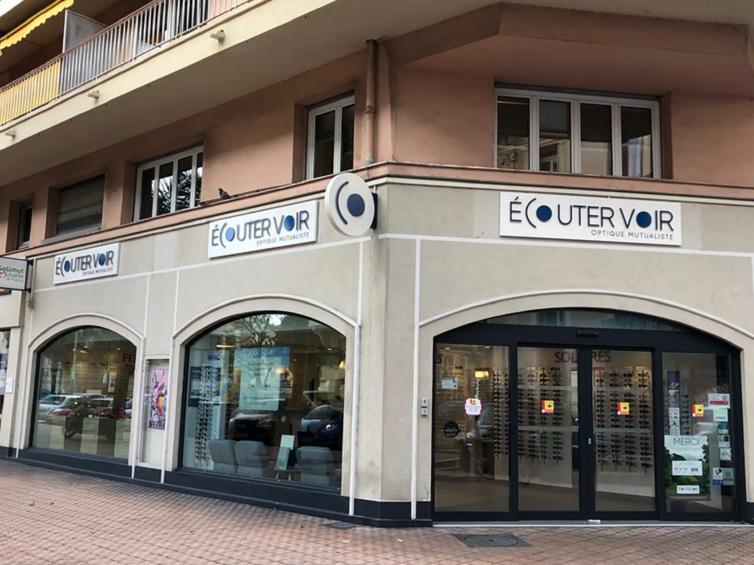 Vue générale exterieure du magasin