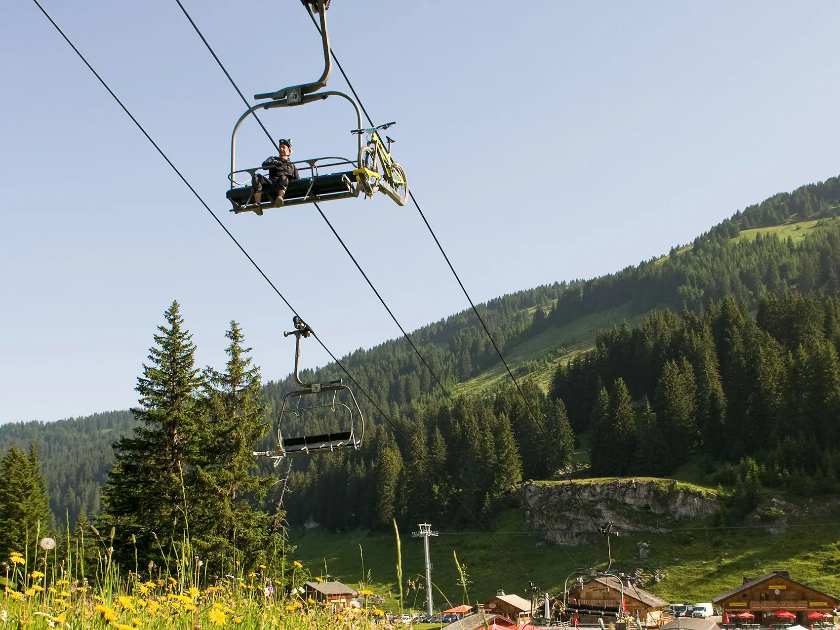 Accessible aux piétons et vtt, montée uniquement