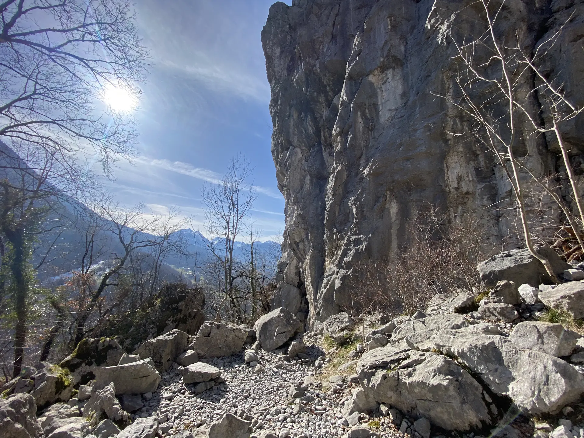 rocher et voies d'escalade