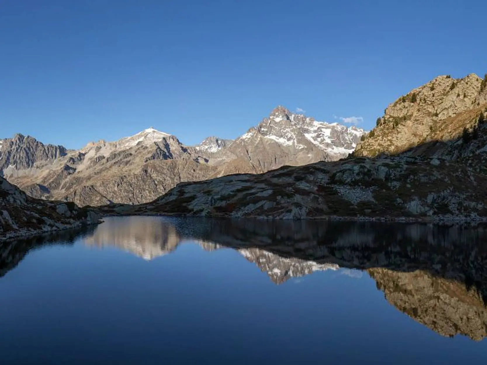 Lac de Pétral, l'Olan en fond